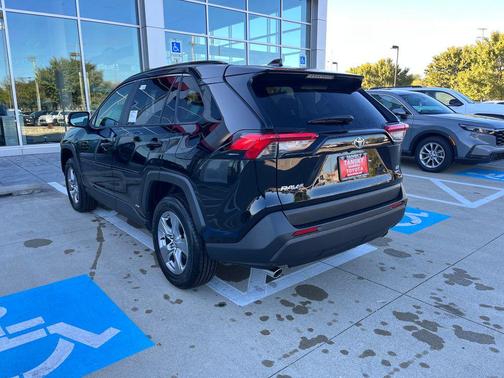 2025 Toyota RAV4 Hybrid LE