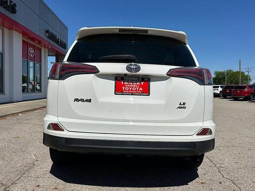 Super White 2016 Toyota RAV4 LE