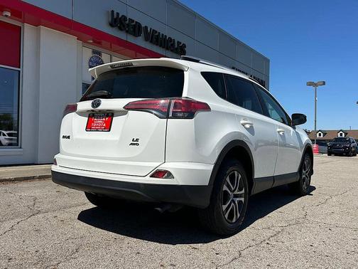 Super White 2016 Toyota RAV4 LE