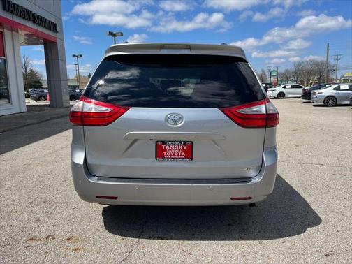 2017 Toyota Sienna XLE Premium