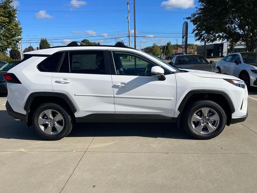 2025 Toyota RAV4 XLE