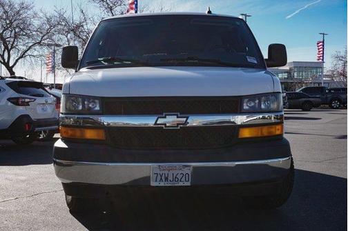 Photo 2 of 18 of 2017 Chevrolet Express 2500 LT