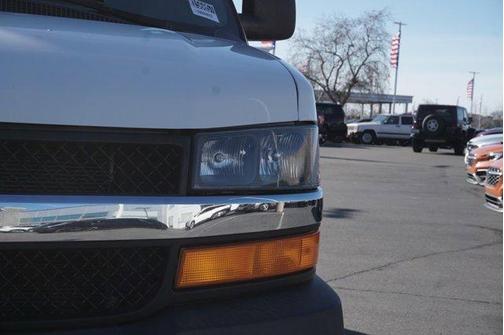 Photo 3 of 18 of 2017 Chevrolet Express 2500 LT