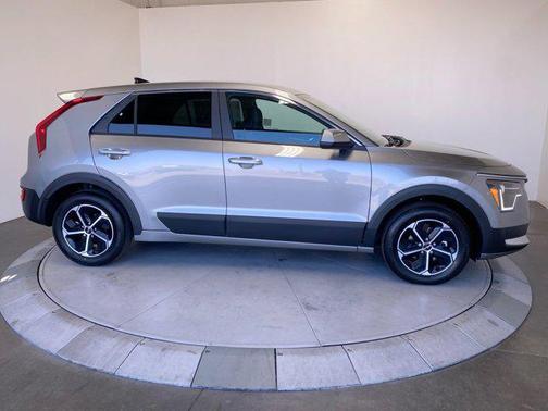 STEELGREY 2026 Kia Niro LX