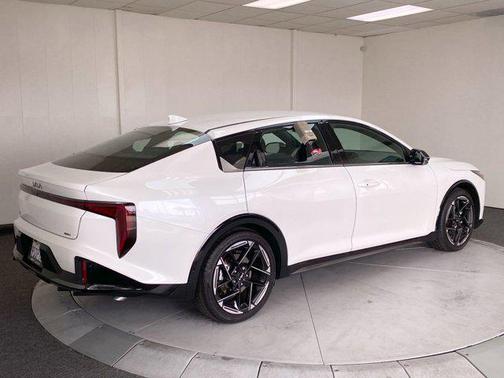 2025 Kia K4 GT-Line