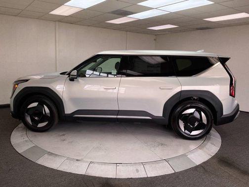 2026 Kia EV9 Light Long Range