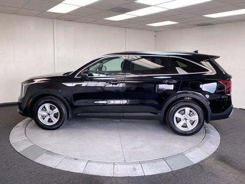 2025 Kia Sorento LX