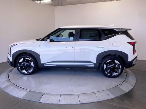 Snow White Pearl 2027 Kia Seltos EX