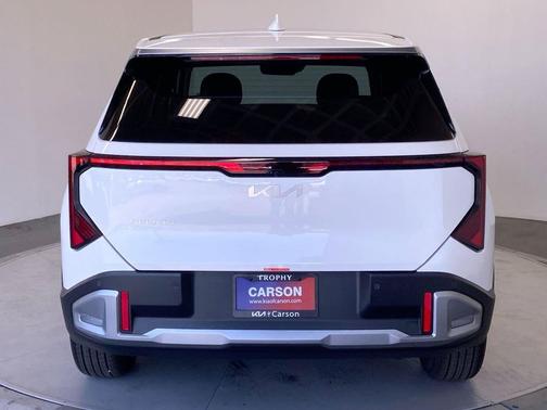 Snow White Pearl 2027 Kia Seltos EX