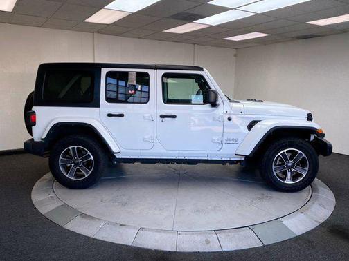 2023 Jeep Wrangler 4-Door Sahara 4x4