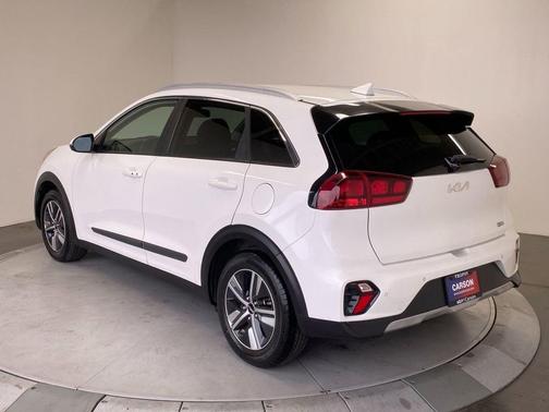 Snow White Pearl 2022 Kia Niro LXS