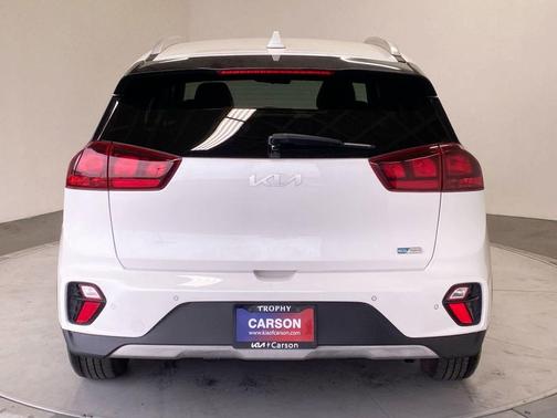 Snow White Pearl 2022 Kia Niro LXS