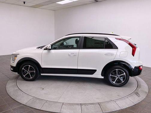 2025 Kia Niro SX