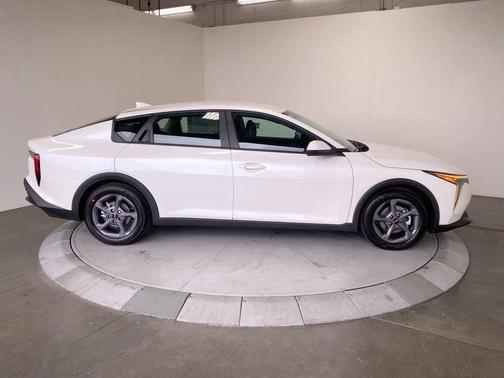 Snow White Pearl 2026 Kia K4 LXS