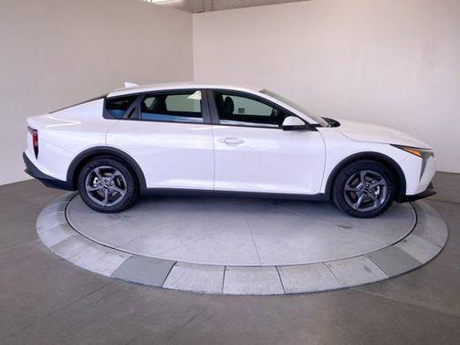 Snow White Pearl 2025 Kia K4 LXS