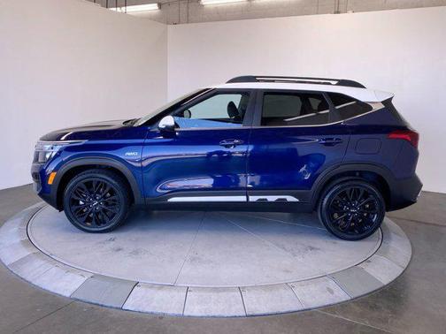 Neptune Blue 2022 Kia Seltos Nightfall Edition