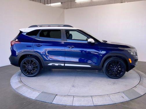 Neptune Blue 2022 Kia Seltos Nightfall Edition