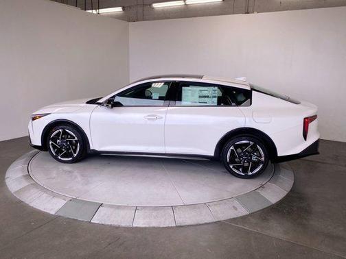 Snow White Pearl 2026 Kia K4 GT-Line
