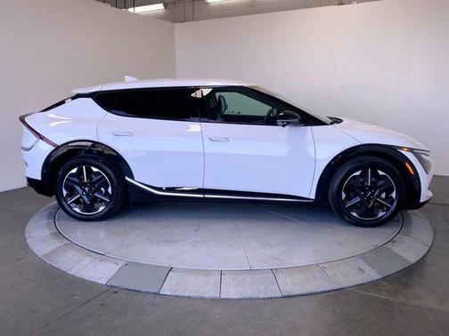 Glacier White Pearl 2025 Kia EV6 Wind