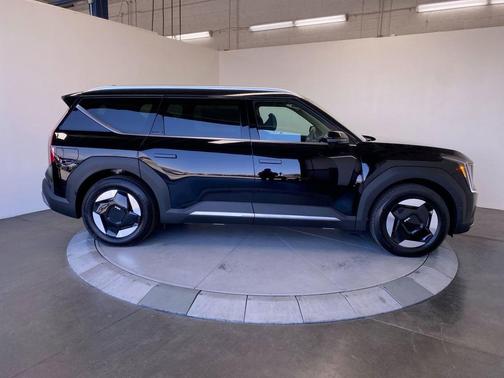 Ebony Black 2026 Kia EV9 Wind