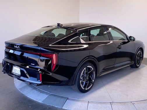 Aurora Black Pearl 2025 Kia K4 GT-Line