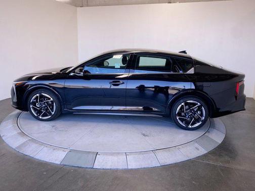 Aurora Black Pearl 2025 Kia K4 GT-Line