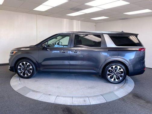 2024 Kia Carnival EX