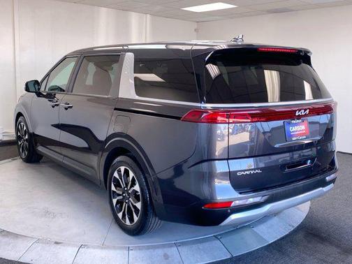 2024 Kia Carnival EX