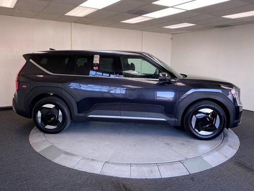 2026 Kia EV9 Light Long Range