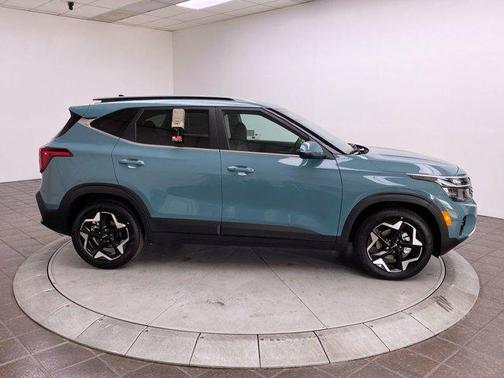 2025 Kia Seltos EX