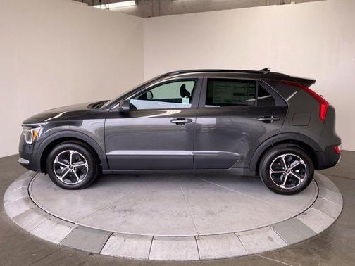 INTERGREY 2026 Kia Niro LX