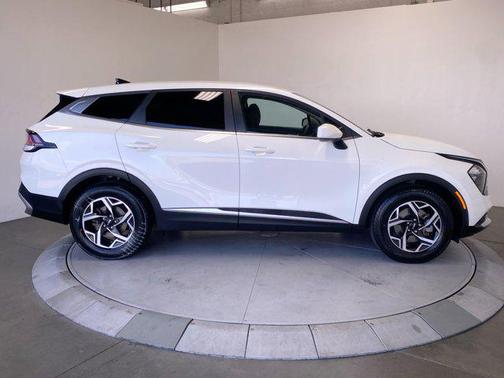 Snow White Pearl 2023 Kia Sportage LX