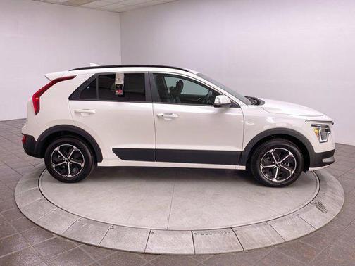 2025 Kia Niro EX