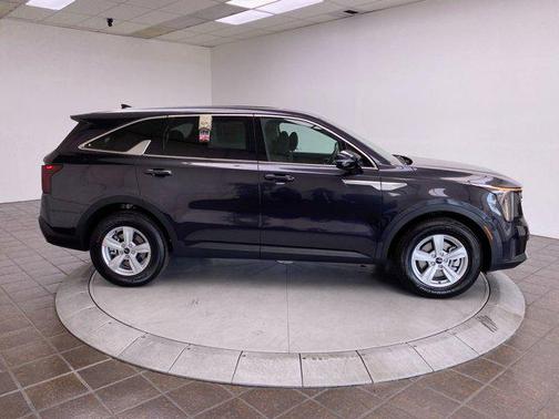 2025 Kia Sorento LX
