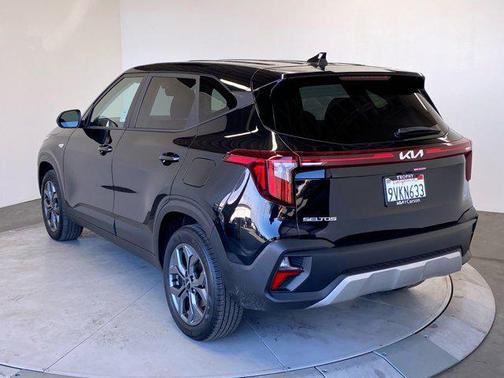 2025 Kia Seltos LX