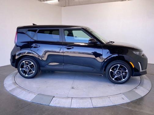 Fusion Black 2025 Kia Soul EX