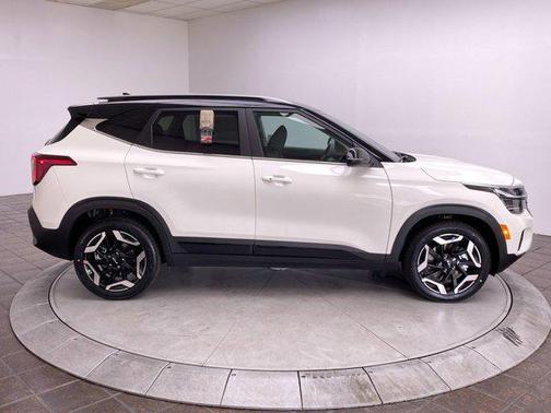 Clear White/Black Roof 2026 Kia Seltos SX