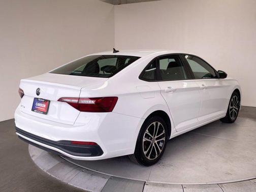 Pure White 2022 Volkswagen Jetta 1.5T Sport
