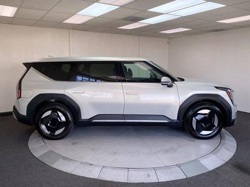 2024 Kia EV9 Light Short Range