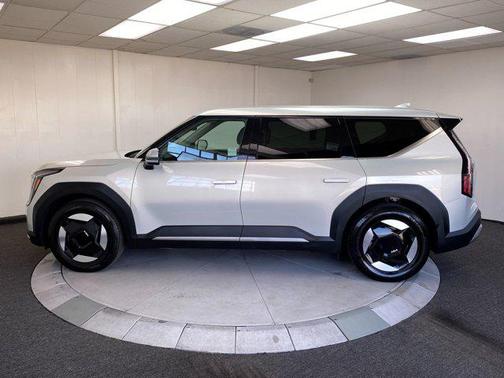 2024 Kia EV9 Light Short Range