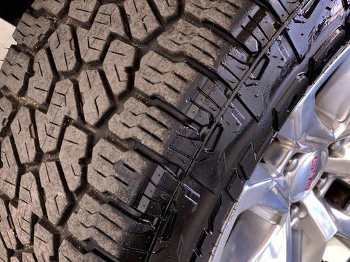 Onyx Black 2021 GMC Sierra 1500 SLT