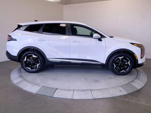 Glacial White Pearl 2026 Kia Sportage EX