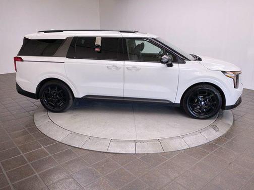 Snow White Pearl 2026 Kia Carnival SX