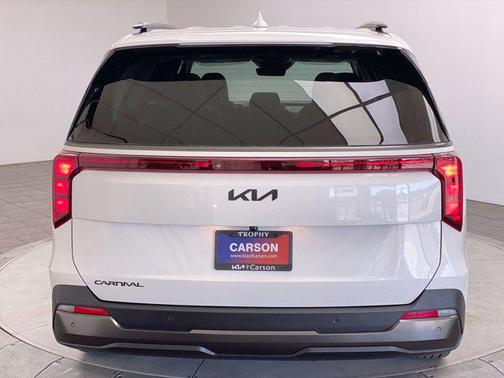Snow White Pearl 2026 Kia Carnival SX