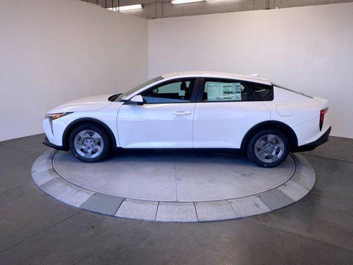 Snow White Pearl 2026 Kia K4 LX