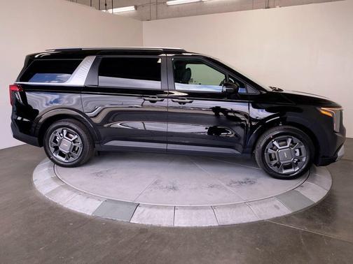 Aurora Black Pearl 2026 Kia Carnival Hybrid EX