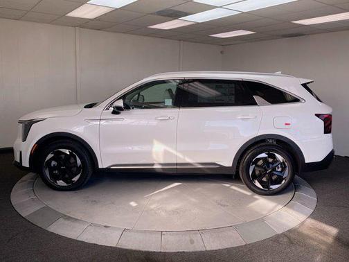 Snow White Pearl 2026 Kia Sorento Hybrid EX