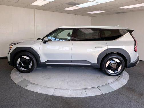 2026 Kia EV9 Light Long Range