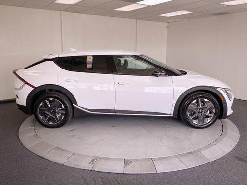 2025 Kia EV6 Light Long Range