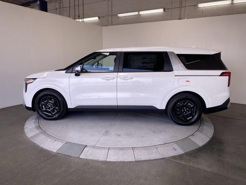 Snow White Pearl 2027 Kia Carnival LXS